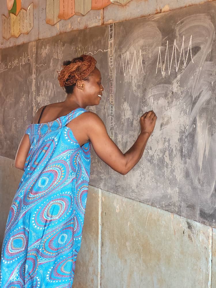 Cours d'alphabétisation à Digboué - Photo 6