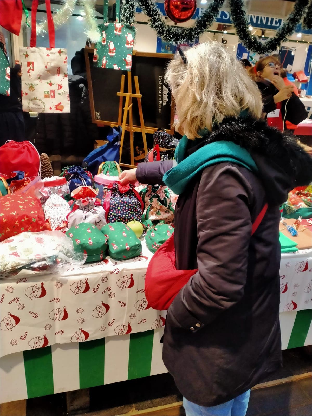 Visiteuse au stand