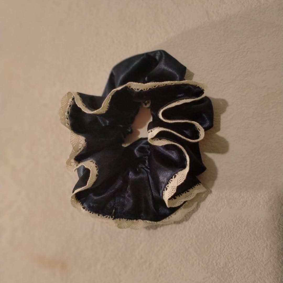 Chouchou noir satin