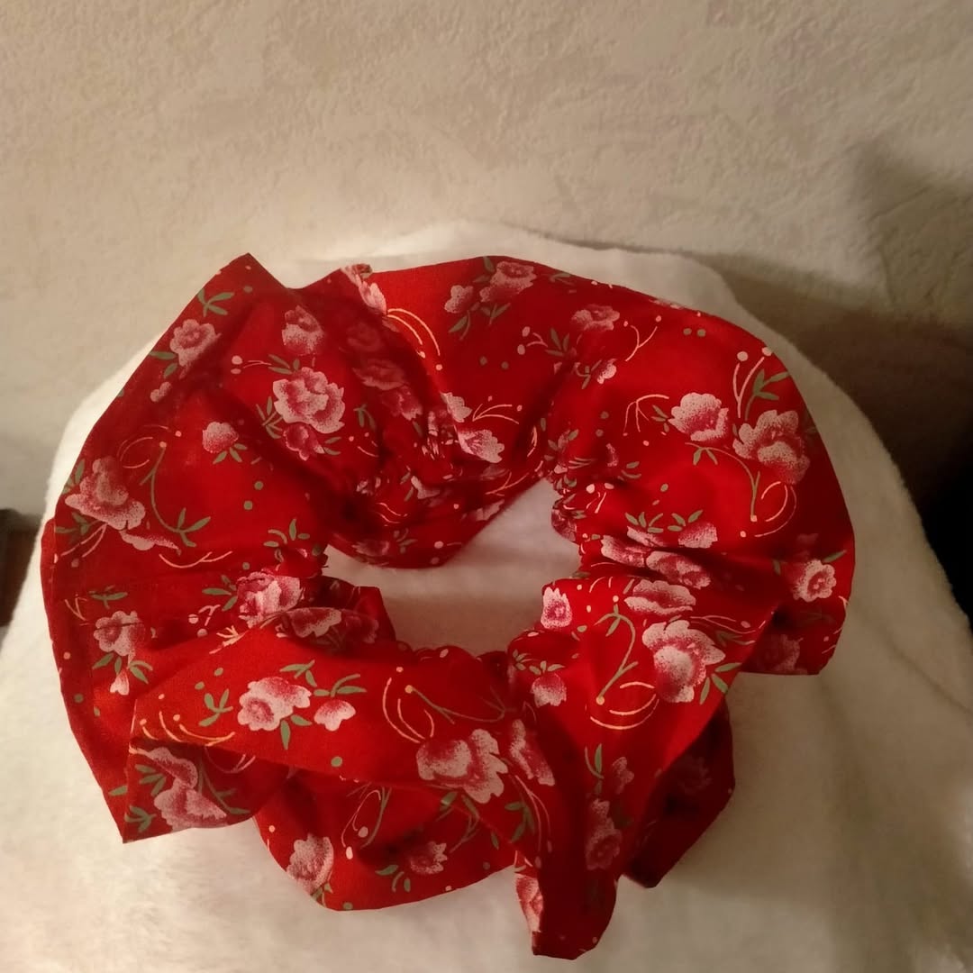 Chouchou rouge fleurs
