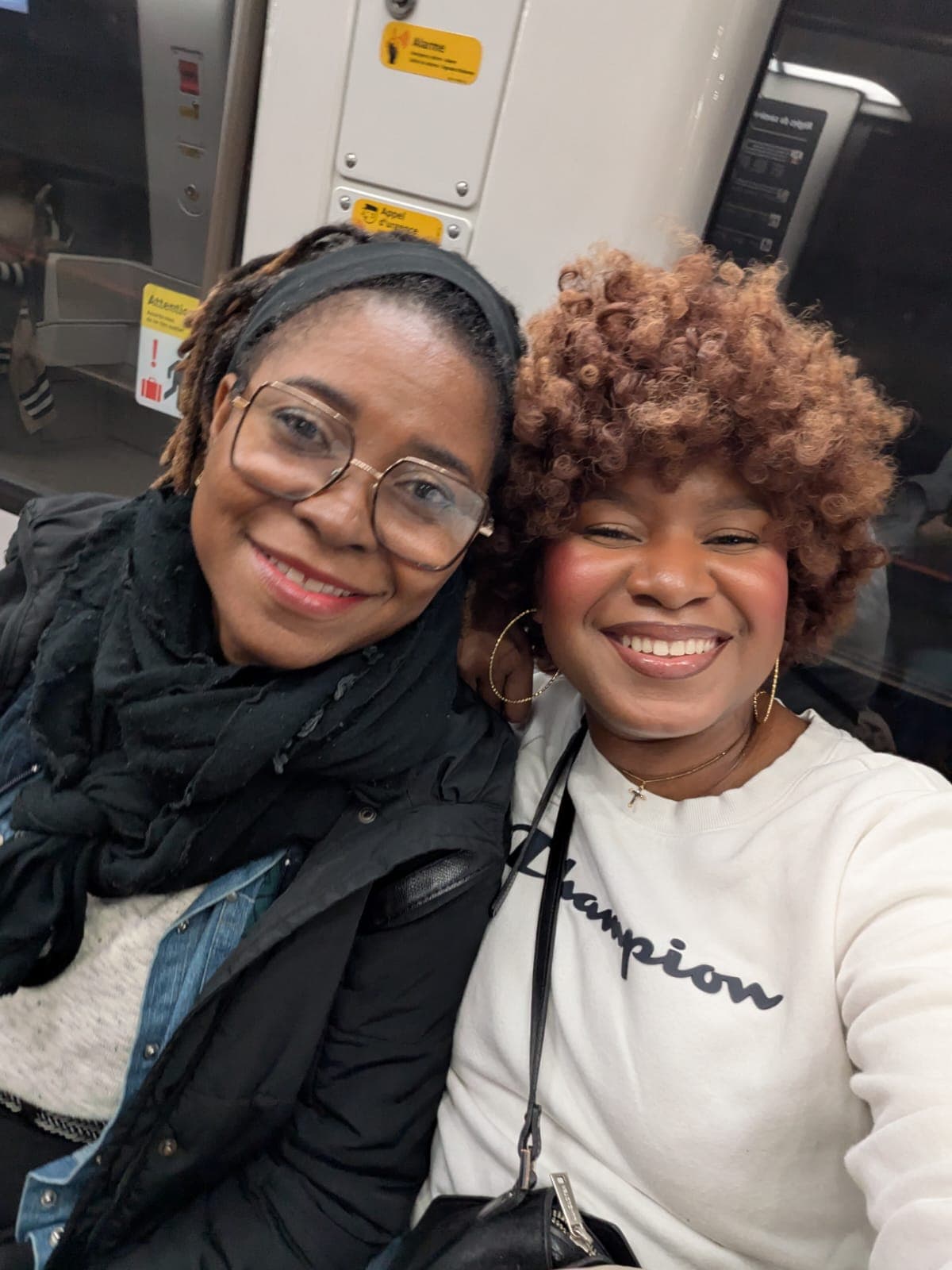 Bénévoles souriantes